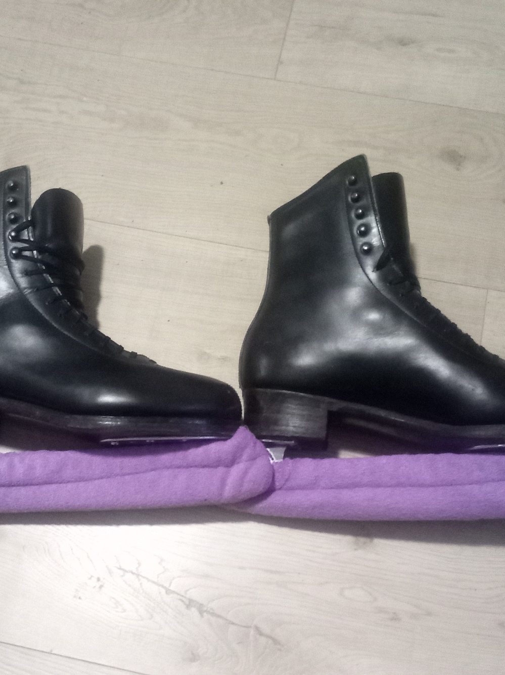SP Teri Super Figure Skates in black leather with Mk Professional blades